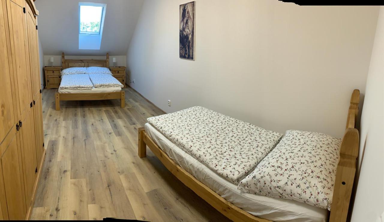 Apartmany Statek Bezdedice Hostomice Eksteriør bilde